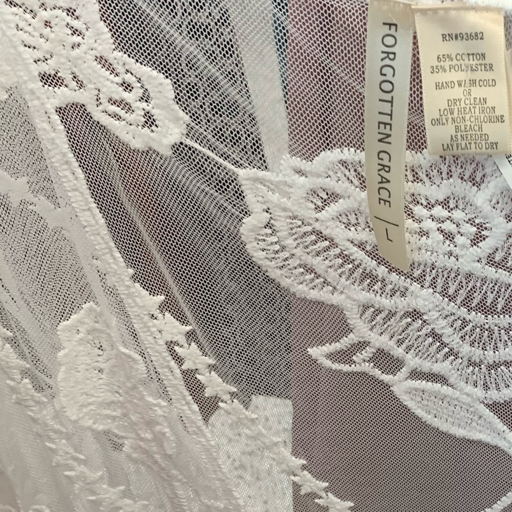 DUSTER KIMONO White Lace Rose Appliqué Design - Picture 3 of 4